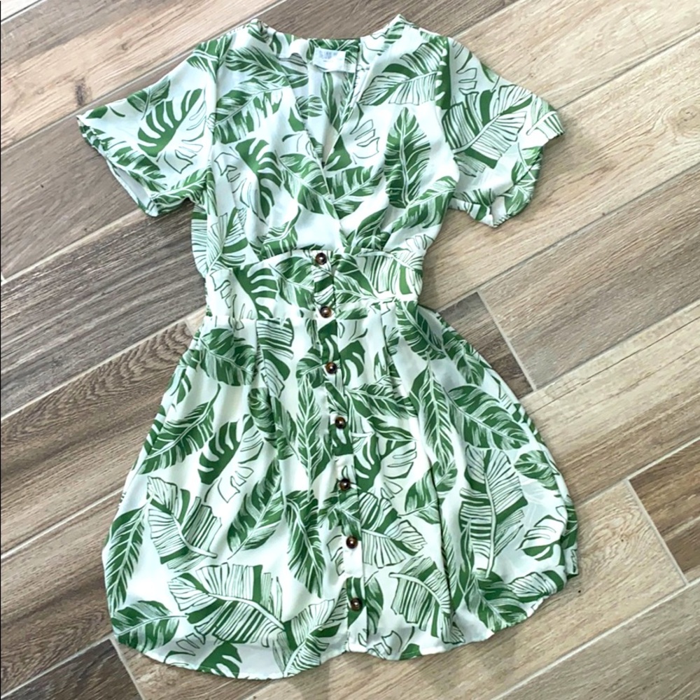 NWOT Sienna Sky Button detail dress! Sz S - Picture 5 of 5
